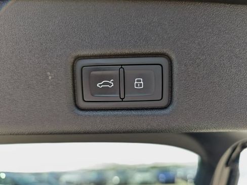 Used 2025 Audi Q5 Premium w/ Convenience Package AWD/4WD image 16