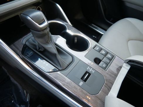 Used 2023 Toyota Highlander Limited image 20
