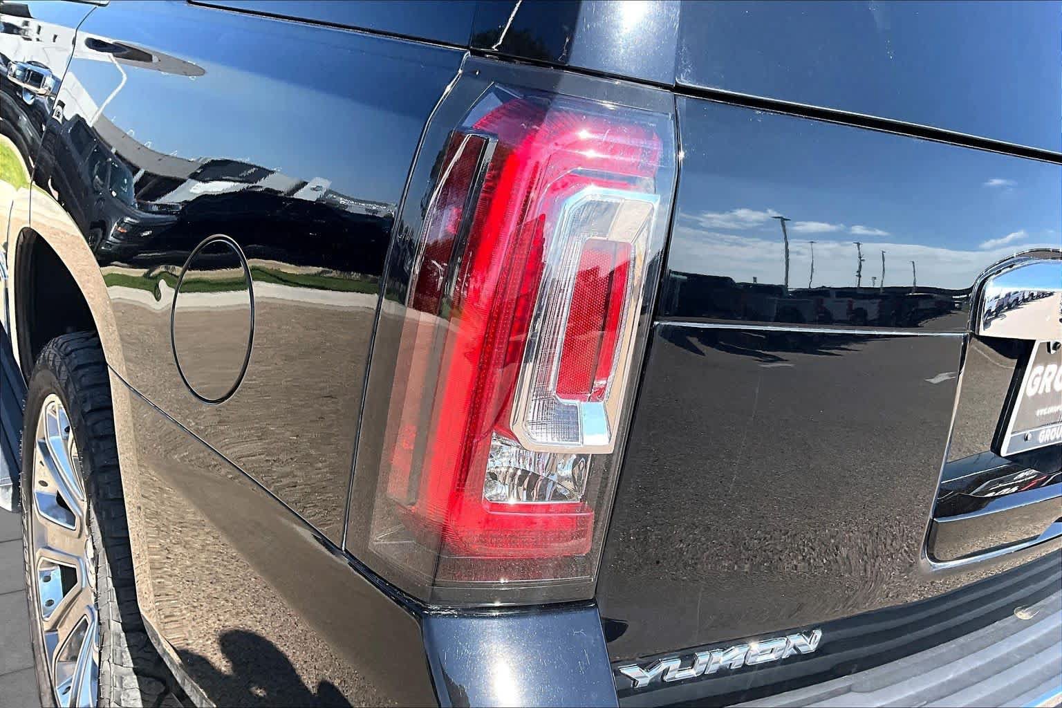 Used 2016 GMC Yukon Denali w/ Open Road Package AWD/4WD image 32