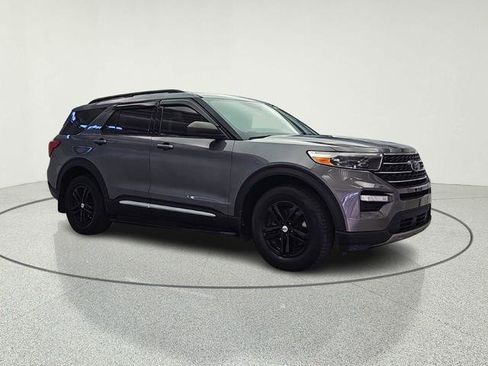 Used 2022 Ford Explorer XLT w/ Equipment Group 202A AWD/4WD image 8