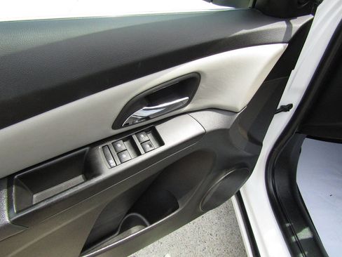 Used 2011 Chevrolet Cruze LS w/ Connectivity Package image 9