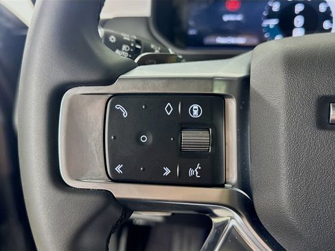 Used 2025 Land Rover Discovery Dynamic SE AWD/4WD image 18