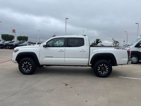 Used 2022 Toyota Tacoma TRD Off-Road RWD image 2