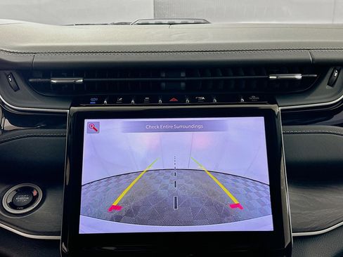 Used 2023 Jeep Grand Cherokee 4x4 image 23