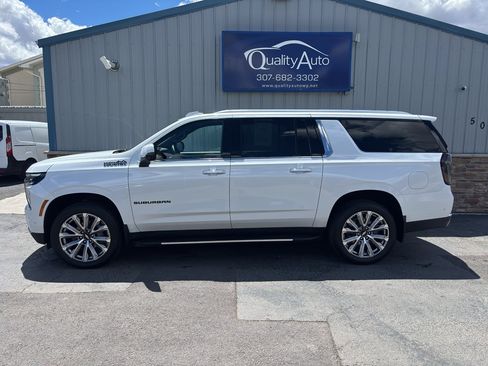 Used 2025 Chevrolet Suburban High Country w/ Sun And Tow Package AWD/4WD image 1