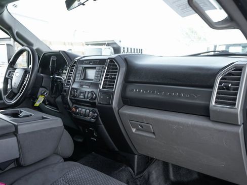 Used 2017 Ford F550 2WD Regular Cab Super Duty image 37