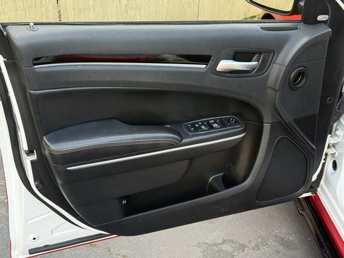 Used 2019 Chrysler 300 S RWD image 11