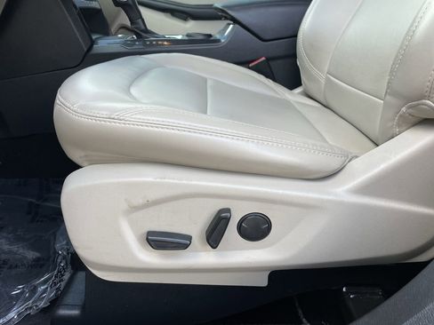 Used 2019 Ford Explorer XLT w/ Equipment Group 202A FWD image 20