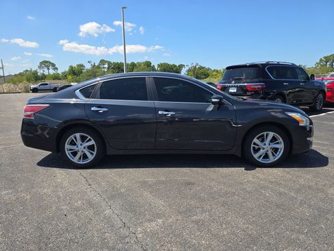 Used 2015 Nissan Altima 2.5 SV w/ Convenience Package FWD image 3