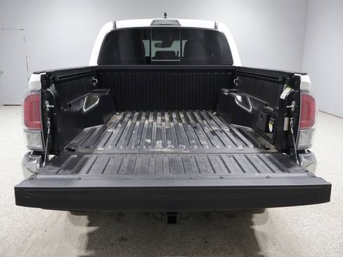 Certified 2023 Toyota Tacoma TRD Off-Road AWD/4WD image 5