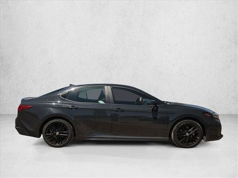 Used 2025 Toyota Camry SE FWD image 4