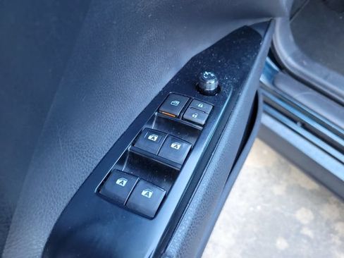 Used 2019 Toyota Camry LE FWD image 13