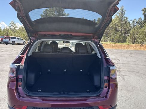 Used 2021 Jeep Compass Latitude AWD/4WD image 12