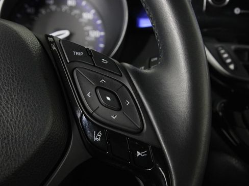 Used 2020 Toyota C-HR XLE FWD image 26