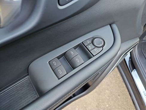 Used 2025 Buick Enclave Preferred w/ Power Package image 27