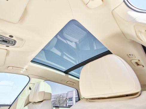 Used 2023 Bentley Bentayga Extended Wheelbase image 48