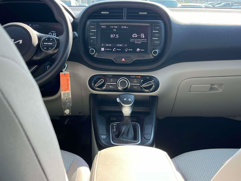 Used 2023 Kia Soul LX FWD image 3