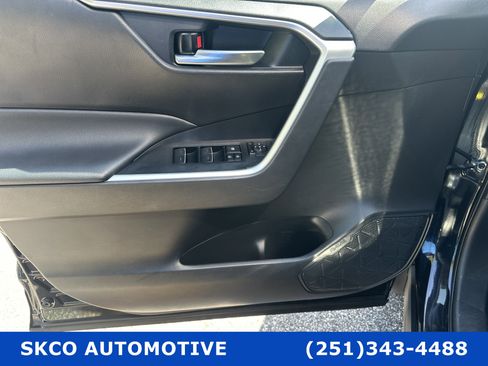 Used 2022 Toyota RAV4 XLE w/ Convenience Package image 12