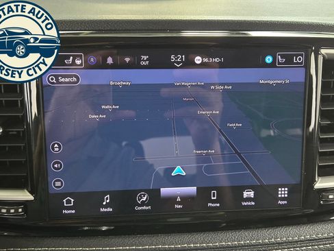 Used 2024 Chrysler Pacifica Limited FWD image 14