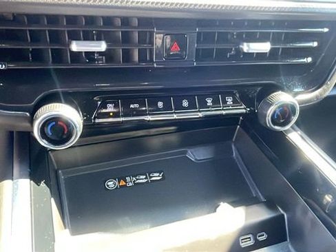 Used 2025 Chevrolet Tahoe Premier image 17