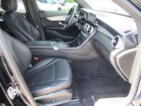 Used 2022 Mercedes-Benz GLC 300 4MATIC image 10