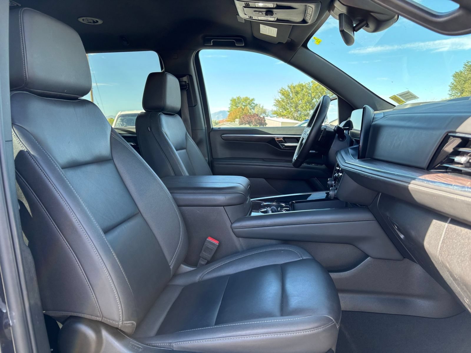 Used 2025 Chevrolet Tahoe Z71 AWD/4WD image 39