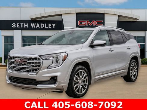 Used 2022 GMC Terrain Denali w/ Denali Premium Package AWD/4WD image 3