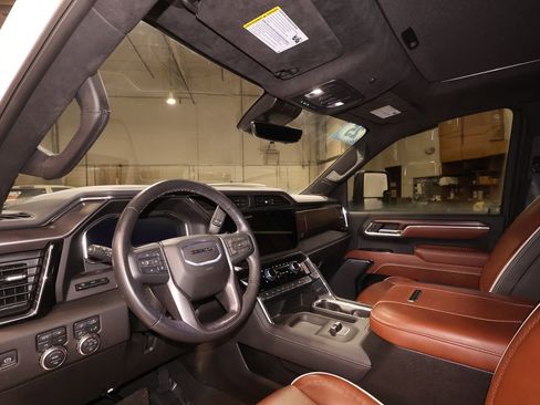 Certified 2025 GMC Sierra 3500 Denali Ultimate image 9