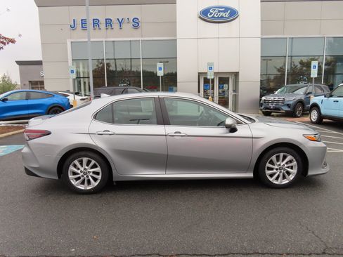 Used 2023 Toyota Camry LE image 4