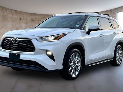 Used 2023 Toyota Highlander Limited AWD/4WD image 3