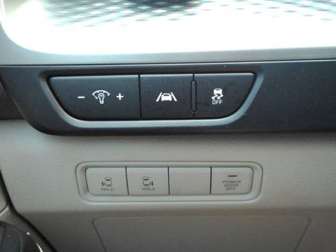 Used 2024 Kia Carnival LX FWD image 40