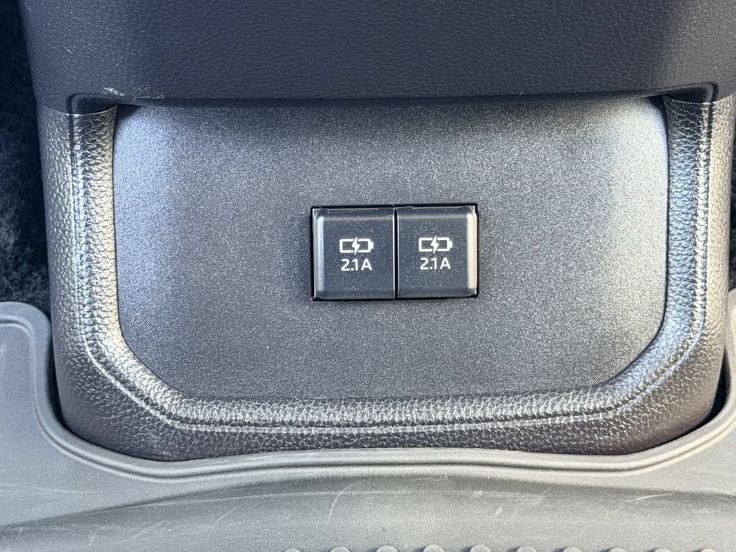 Used 2021 Toyota Highlander XLE AWD/4WD image 28