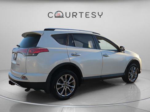 Used 2016 Toyota RAV4 Limited image 5