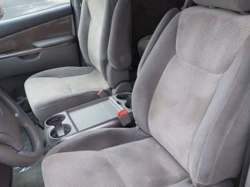Used 2010 Toyota Sienna LE FWD image 8