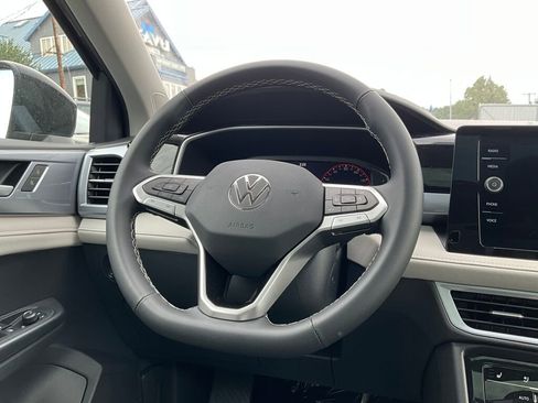New 2025 Volkswagen Taos SEL image 19