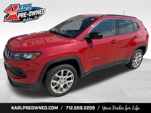 Used 2023 Jeep Compass Latitude AWD/4WD image 1