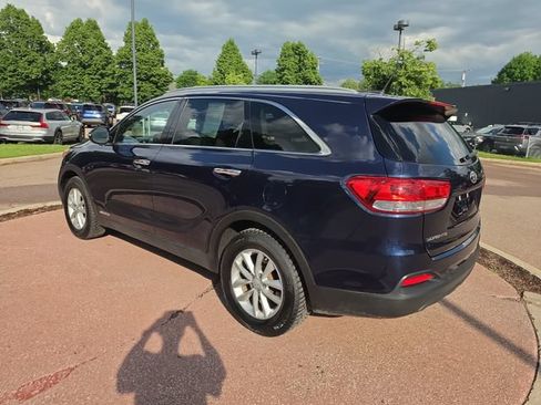 Used 2018 Kia Sorento LX AWD/4WD image 3