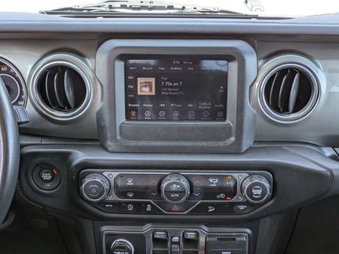 Used 2019 Jeep Wrangler Unlimited Sahara AWD/4WD image 17