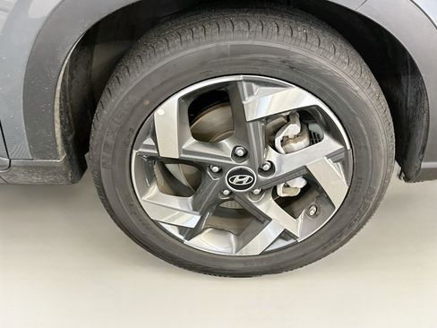 Used 2025 Hyundai Venue SEL FWD image 11
