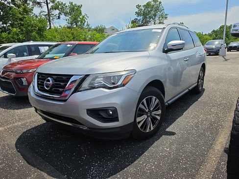 Used 2019 Nissan Pathfinder SV FWD image 1