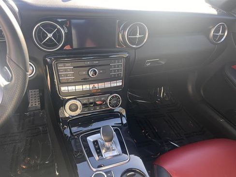 Used 2020 Mercedes-Benz SLC 300 image 13