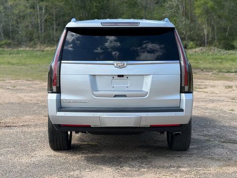 Used 2017 Cadillac Escalade Luxury image 4