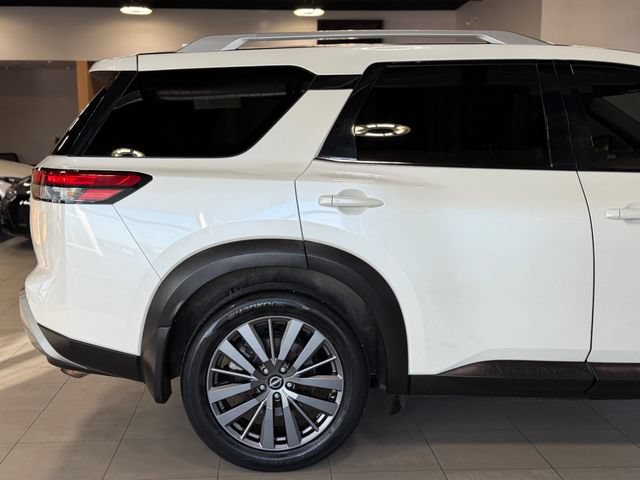 Used 2022 Nissan Pathfinder SL AWD/4WD image 17