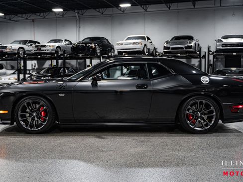 Used 2009 Dodge Challenger SRT8 w/ SRT Option Group II image 2