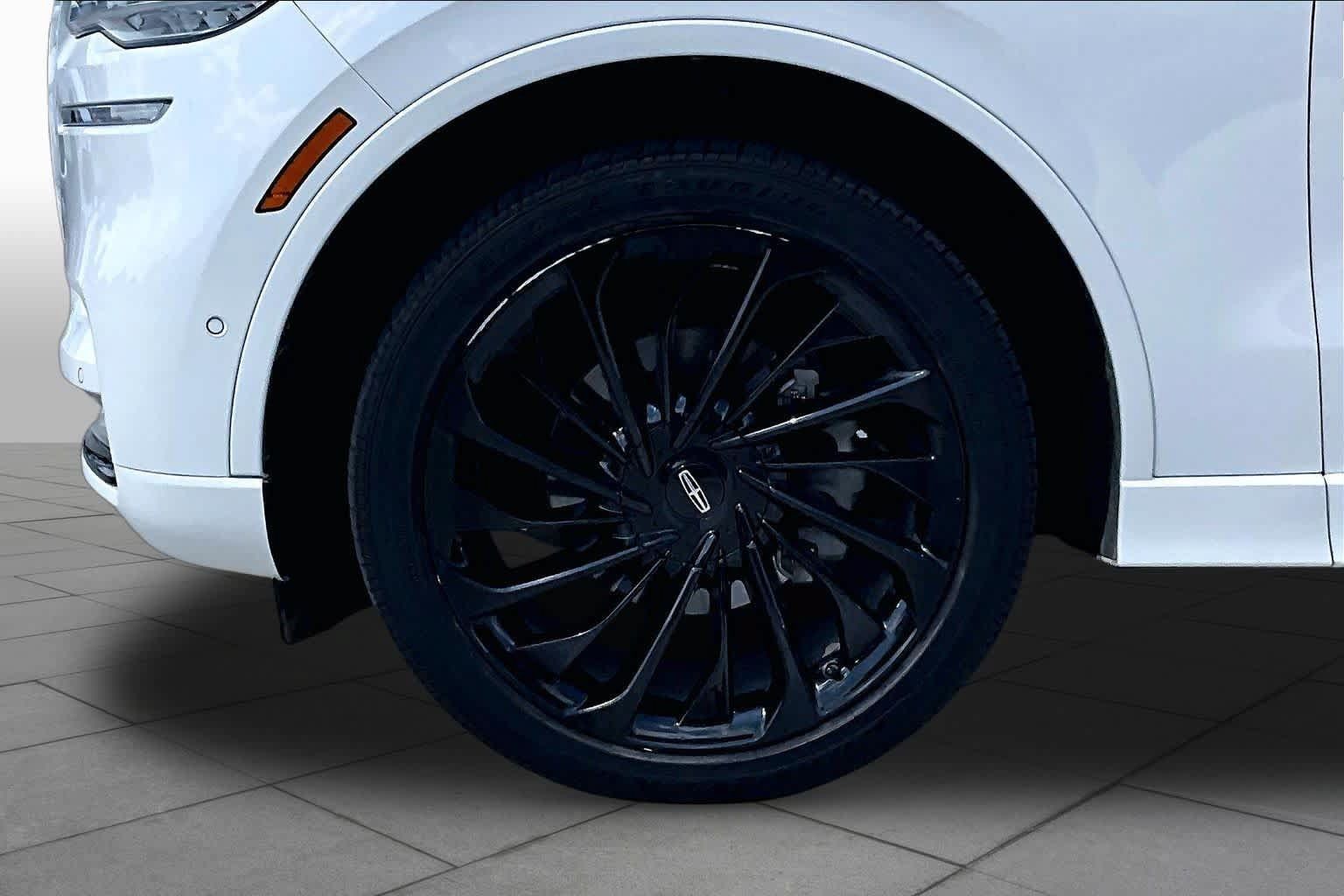 Used 2023 Lincoln Aviator Black Label AWD/4WD image 10