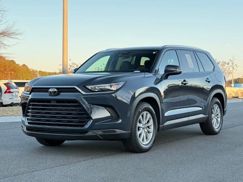 Used 2024 Toyota Grand Highlander XLE image 2