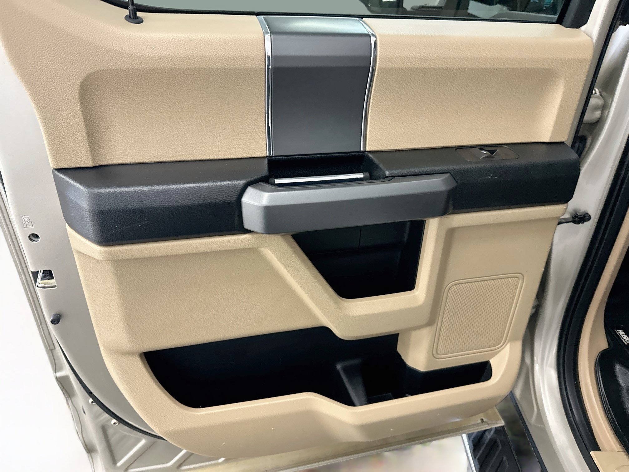 Used 2017 Ford F150 XLT w/ Equipment Group 302A Luxury AWD/4WD image 27