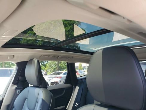 Certified 2025 Volvo XC60 B5 Core AWD/4WD image 13