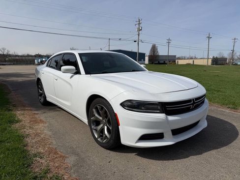 Used 2015 Dodge Charger SE w/ Power Sunroof Group image 3