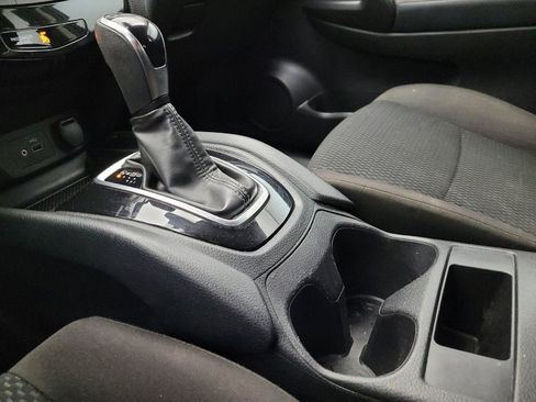 Used 2020 Nissan Rogue Sport S image 26